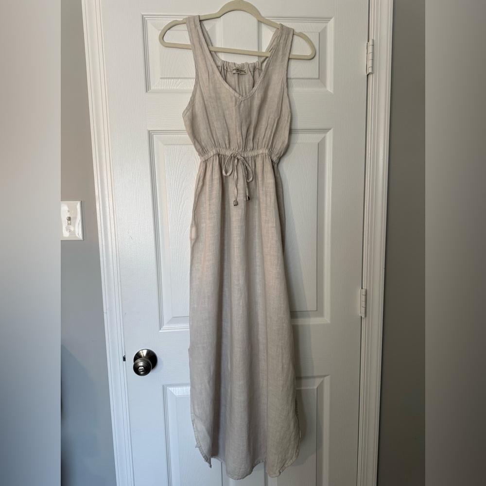 Chic 100% Linen Sleeveless Maxi Dress in Light beige